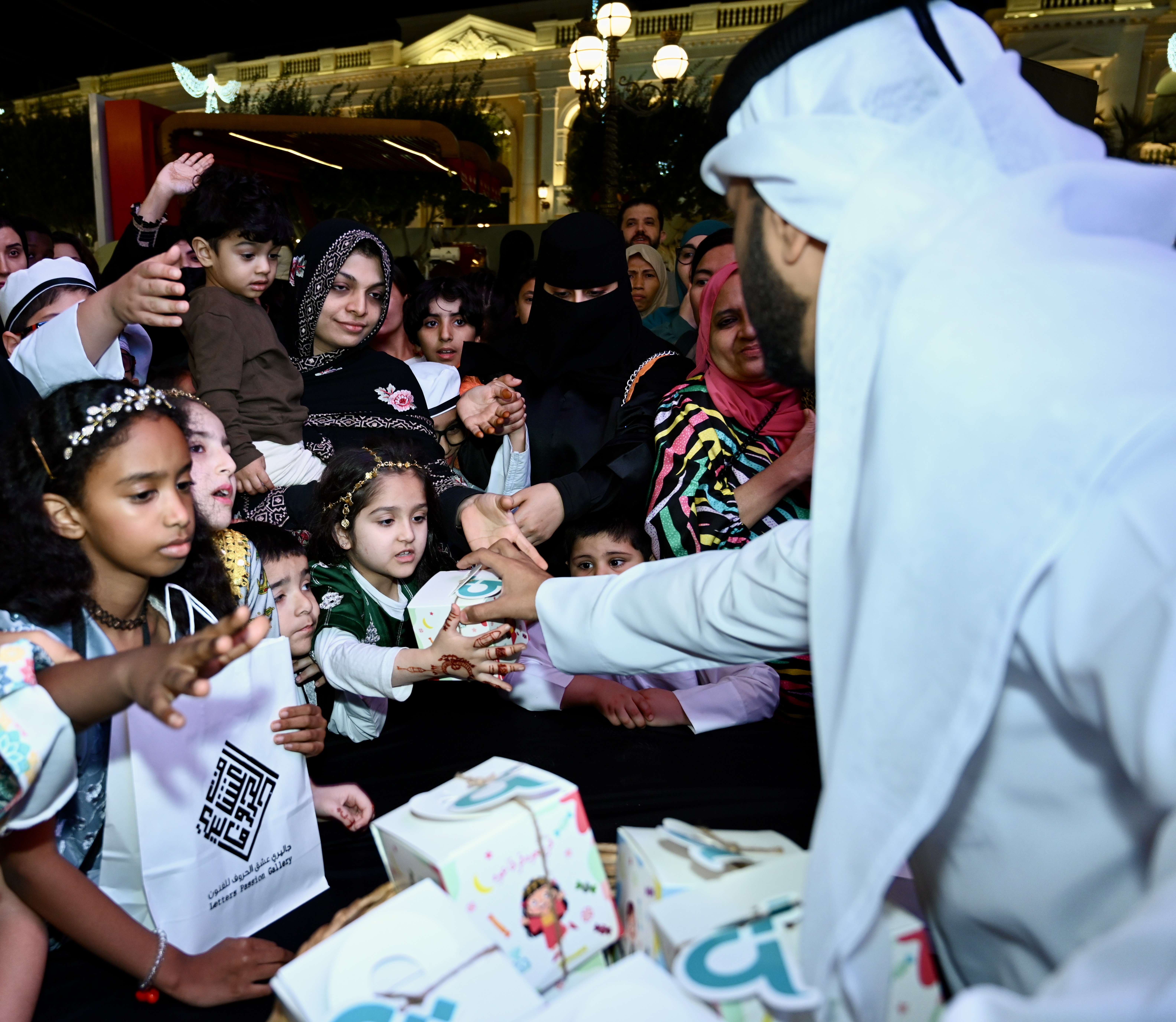 المؤسسة القطرية للعمل الاجتماعي ومراكزها يحتفون بليلة القرنقعوه في الحزم مول