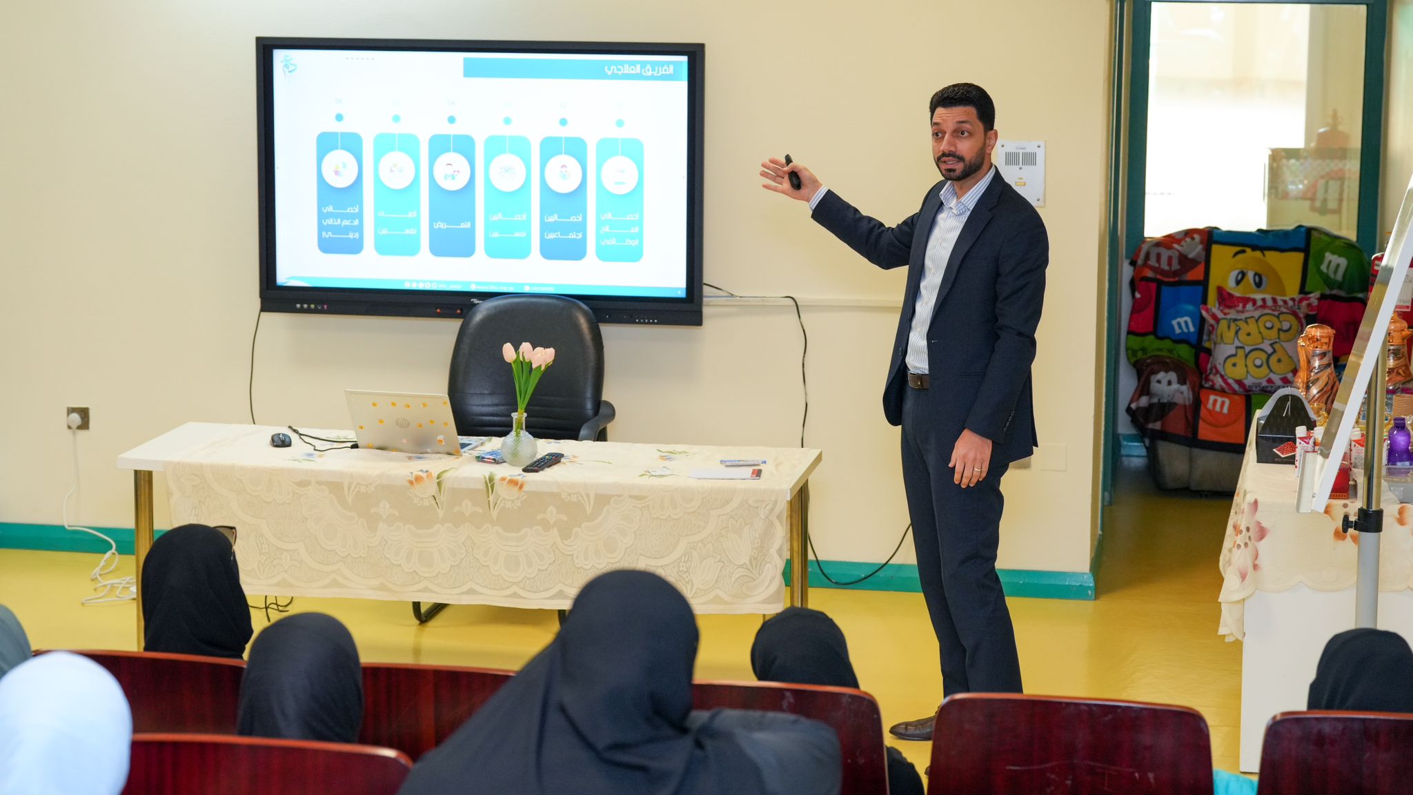 المؤسسة القطرية للعمل الاجتماعي تقدم عرضا تعريفيا لموظفي مؤسسة التعليم فوق الجميع