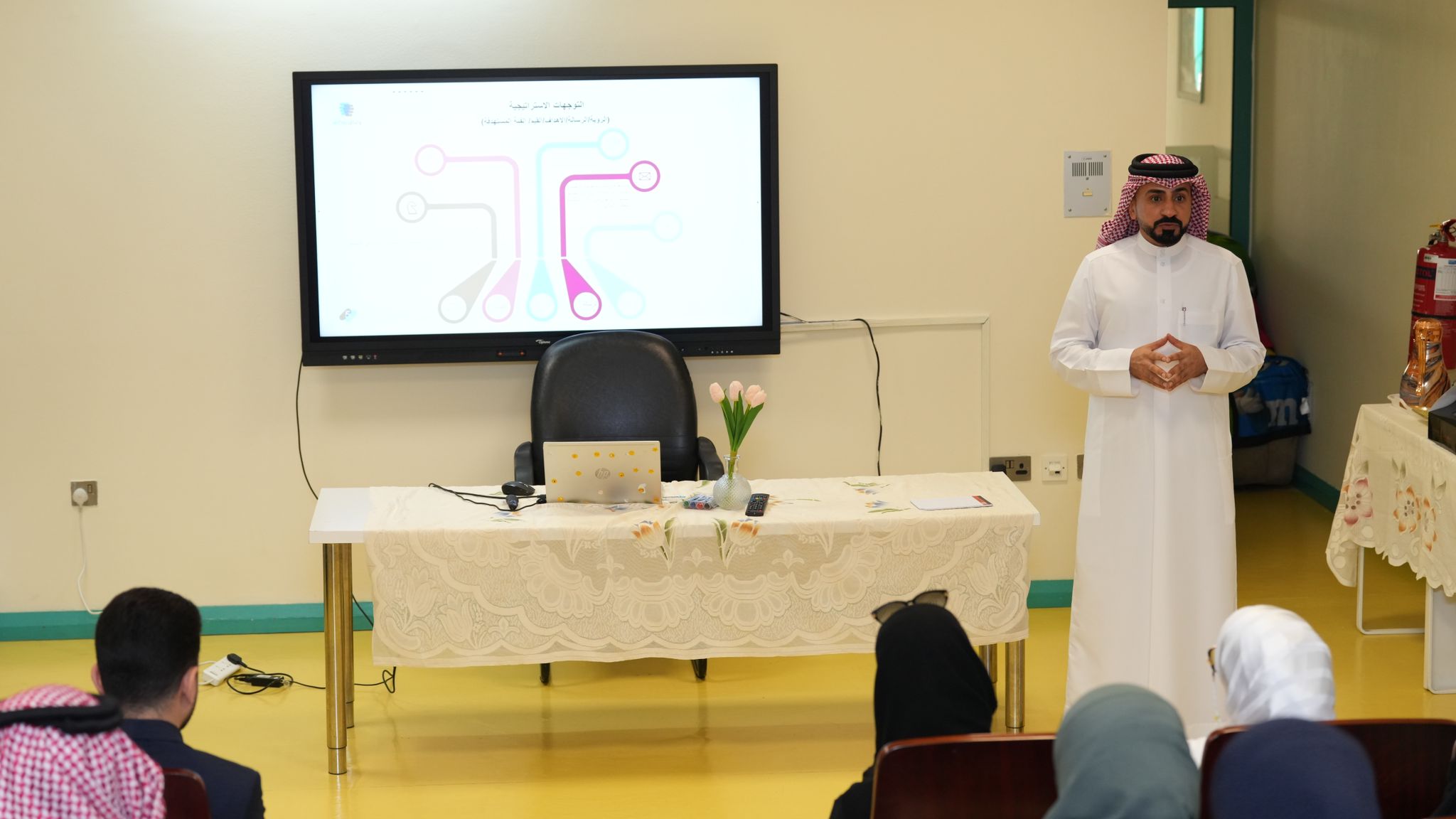 المؤسسة القطرية للعمل الاجتماعي تقدم عرضا تعريفيا لموظفي مؤسسة التعليم فوق الجميع